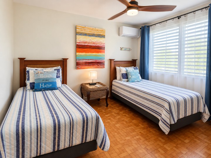 Twin bedroom